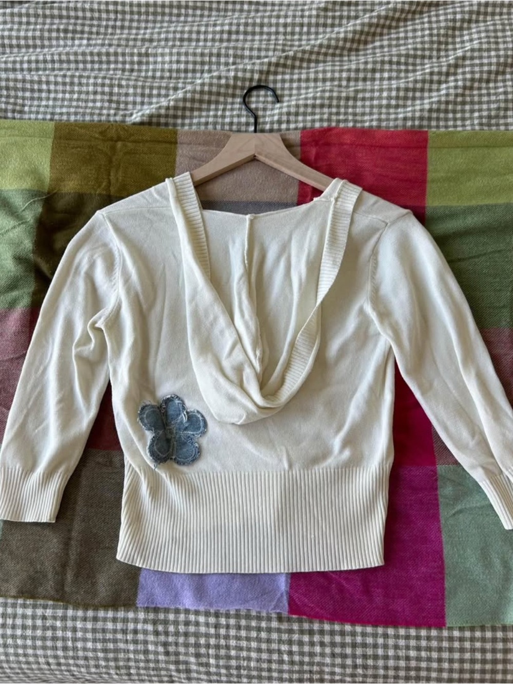 Cream Hooded Women's Sweater with Flower Patch